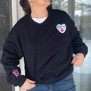 GILDAN Valentine’s Day “All You Need Is Love” Black Sweatshirt SZ: Large